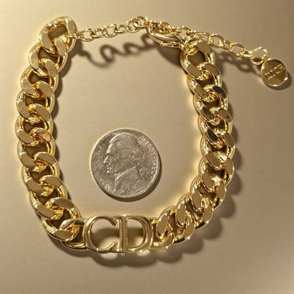Large Gold Chain Link Bracelet - Picture 2 of 4